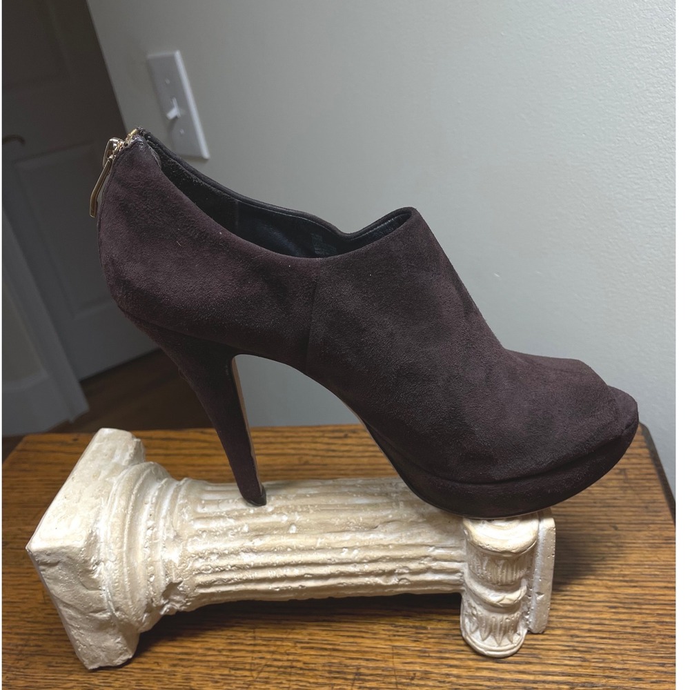 Vince Camuto Dark Brown Suede Peep Toe Platform Booties Gold Back Zip Heels 9B * - Picture 10 of 16